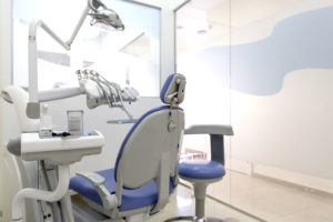 equipo de implantes dentales